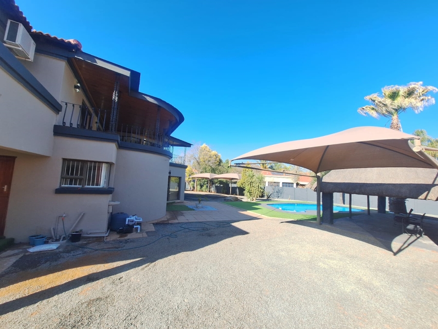 5 Bedroom Property for Sale in Roylglen Gardens Northern Cape